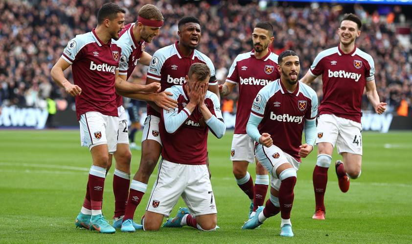 英格兰队稳健出线