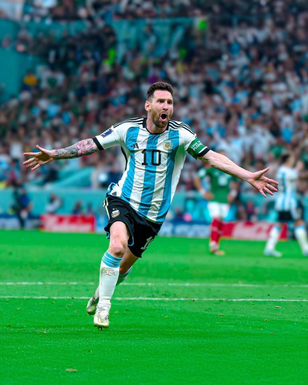 维拉客场4-3逆转布莱顿，终结其英超主场不败纪录，升至第三名。