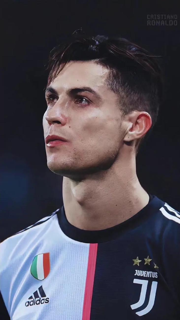 范德芬：教练赛季初希望我能进五个球；我和罗梅罗是兄弟