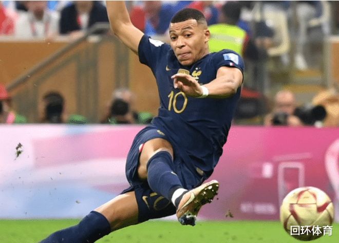 图片报：拜仁认真考虑格里马尔多，但尚未接触球员和勒沃库森